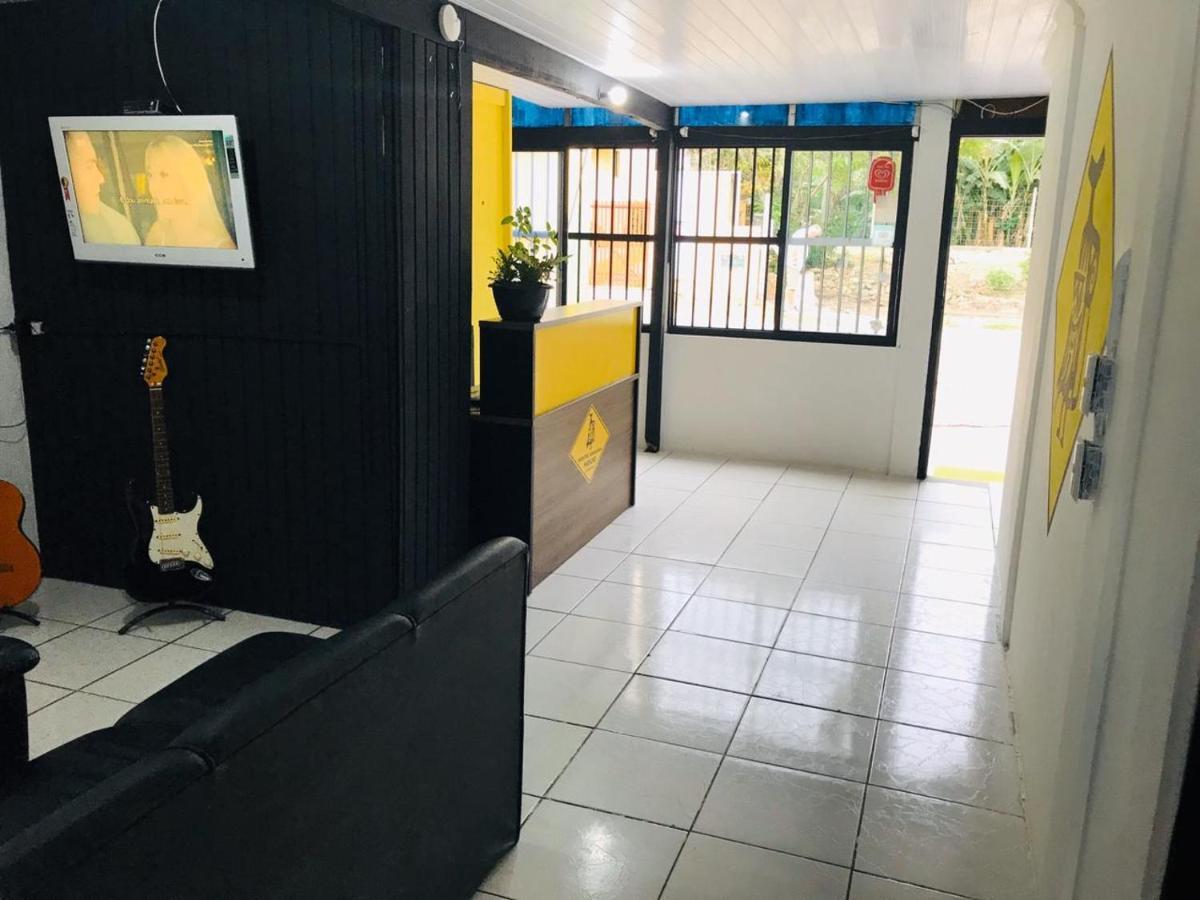 Hostel Banana House ボンビーニャス エクステリア 写真